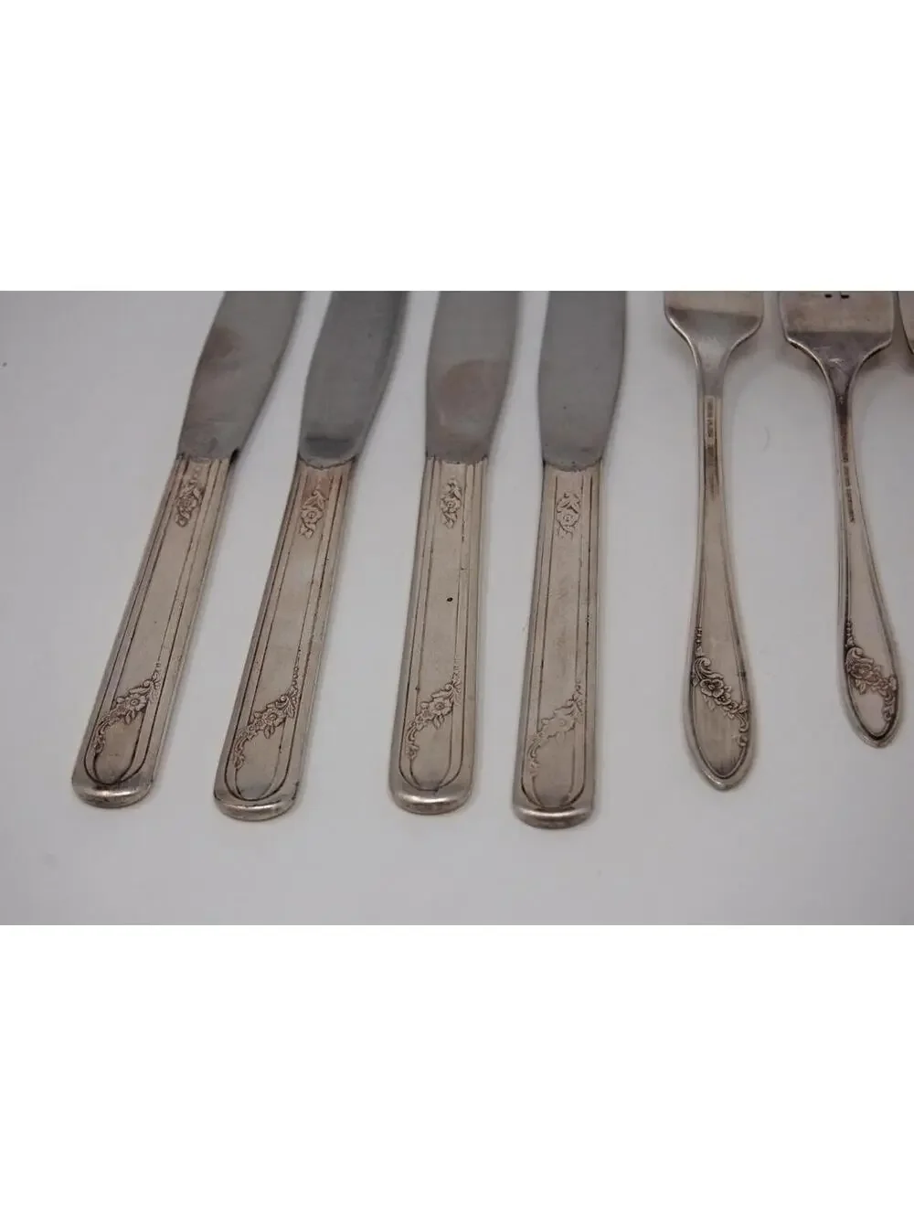 Oneida Community Tudor Plate Queen Bess Mixed Lot of 9 Knife Serving Spoon Fork